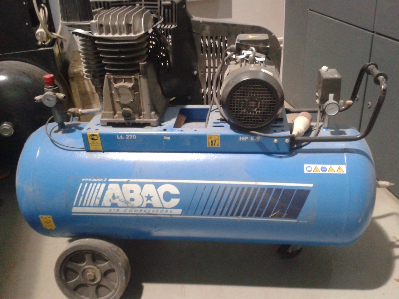 Бу компрессоры на 100. Компрессор ABAC b5900b/270 CT5.5. Компрессор ABAC b3800 100 Plus ct4 v400. Компрессор поршневой ABAC b4900b/200 ст4. Компрессор ABAC 270л.