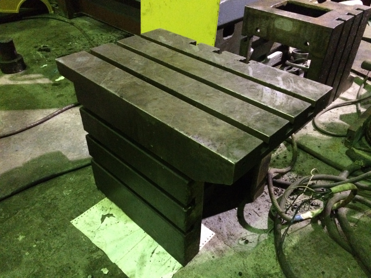 Коробчатый стол для радиально сверлильного станка 2а554