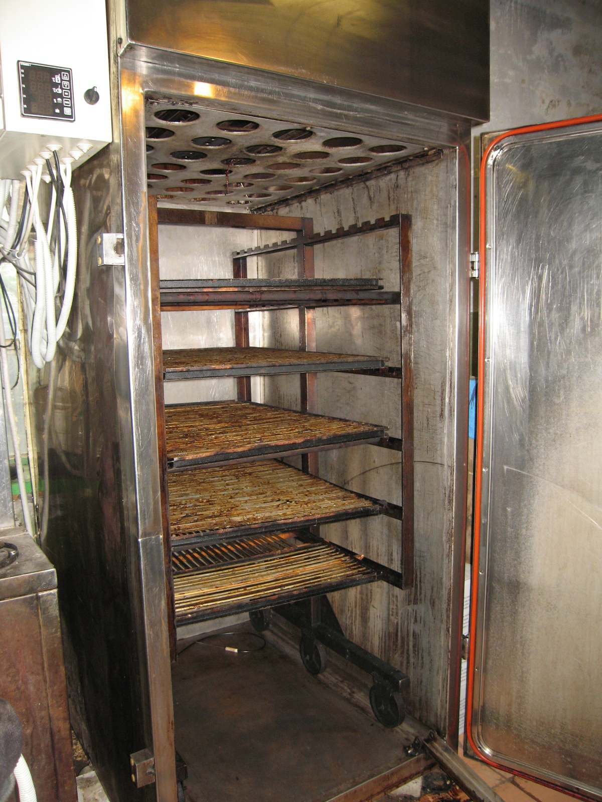 шкаф для копчения колбасы