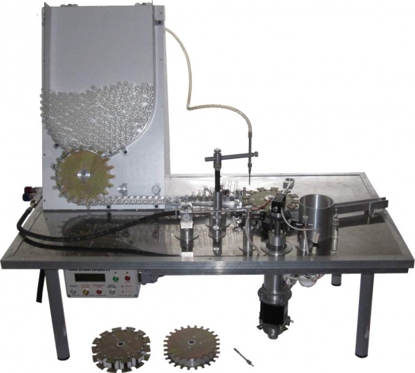 Станок для фасовки и запайки в ампулы сыпучих и жидких препаратов ”Борджиа”