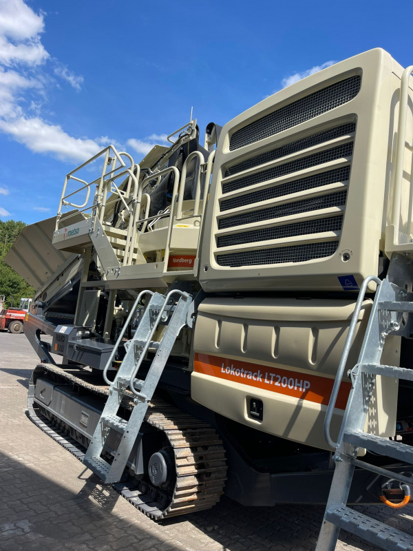 конусная дробилка Metso Lokotrack HP200