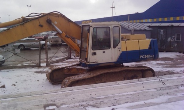 Экскаватор Камацу Komatsu PC240LC