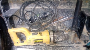 Дрель алмазного сверления DeWalt D 21585 и Станина D215851