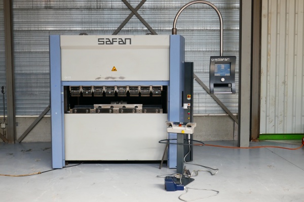 Листогиб Safan SMK 1600 x 32 T Servo