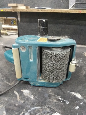 Щеточная шлифмашина Makita 9741