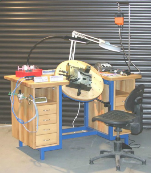 Наклонно-поворотный стол для ремонта и обслуживания пресс-форм и компонентов