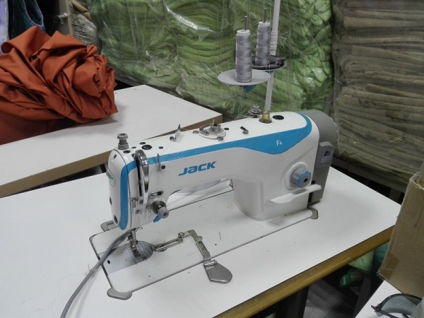 прямострочную швейную машину JACK jk-F4 (комплект)