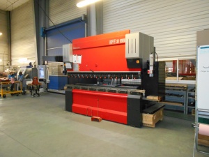 AMADA HFE 3i 100/3 Листогибочный пресс с ЧПУ