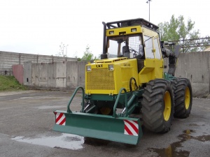 КОМЕРЦІЙНА ПРОПОЗИЦІЯ LKT 82 після ГО СПЕЦІАЛЬНИЙ ЛІСОВИЙ КОЛІСНИЙ ТРАКТОР з гідростатичною трансмісією