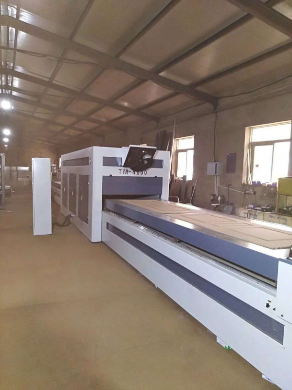 TM5000 with overlength tables for door skin