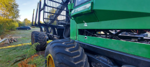 Форвардер John Deere 1110D