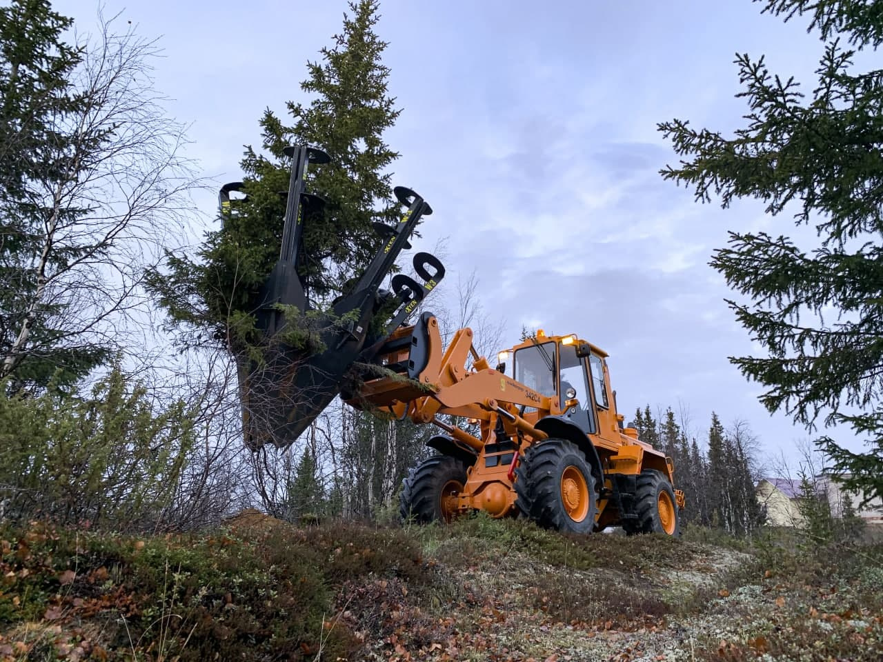 Пересадчик деревьев для Volvo L90F купить в Нижнем Тагиле по цене 1 150 000  руб. - Биржа оборудования ProСтанки