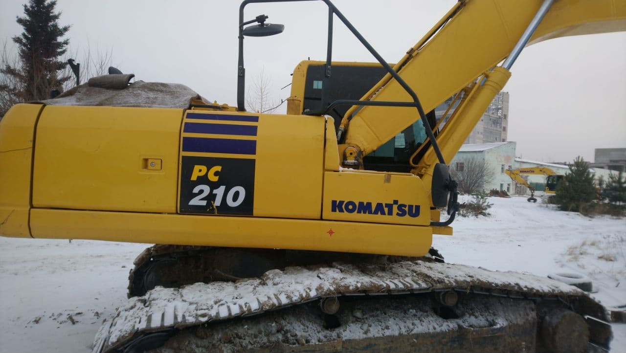 210 10. Экскаватор Komatsu pc210-10m0. Komatsu PC 210 экскаватор. Ковш для экскаватора Коматсу 210. Экскаватор Каматсу под лесопогрузчик.