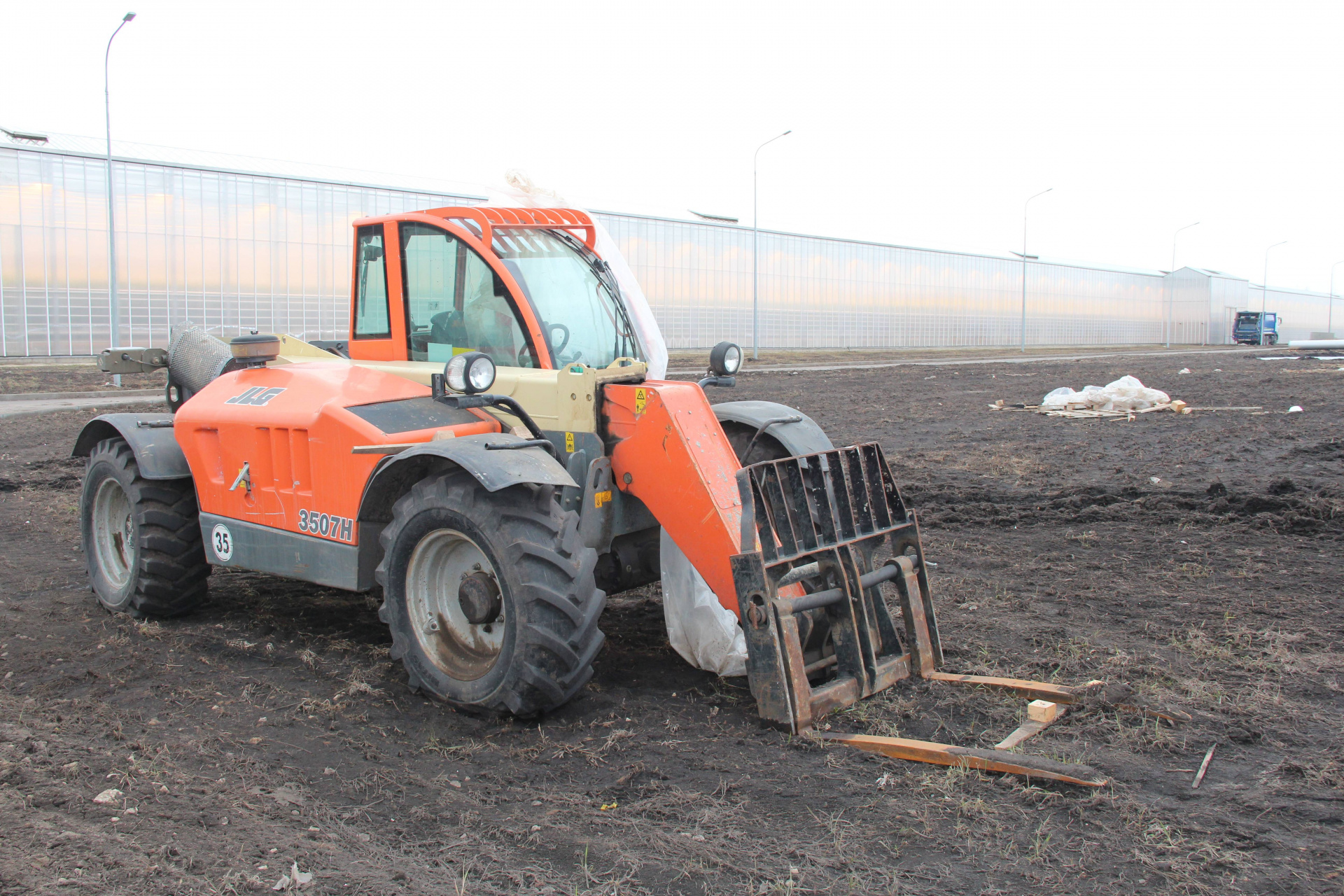 Погрузчик с телескопической стрелой JLG 3507Н, 2013 г.в., VIN  YC500001160006932. Состояние неудовлетворительное, требуется ремонт  двигателя Б/У - Биржа оборудования ProСтанки