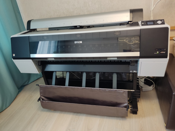 EPSON p8000