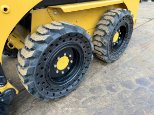 Мини-погрузчик с бортовым поворотом CATERPILLAR 216B3