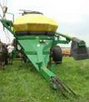 Загрузчик семян John Deere 1910, 2009 г.в., № A01910T726011 Пневматическая сеялка с дисками, сошниками John Deere 730-8,5м, 2009г.в., № А00