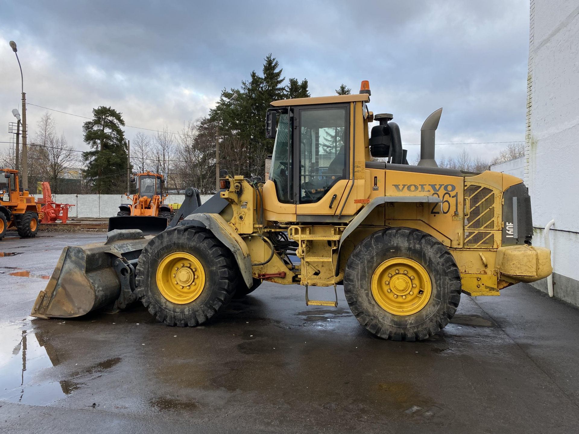 Колесный погрузчик VOLVO L60F VIN L60FV4272 - Продажа автотранспортных  средств СПб ГУДСП «Курортное» (Колесный погрузчик VOLVO L60F VIN L60F Б/У -  Биржа оборудования ProСтанки