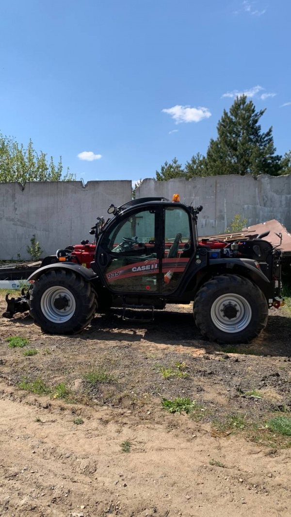 Телескопический погрузчик Case-IH FARMLIFT 935