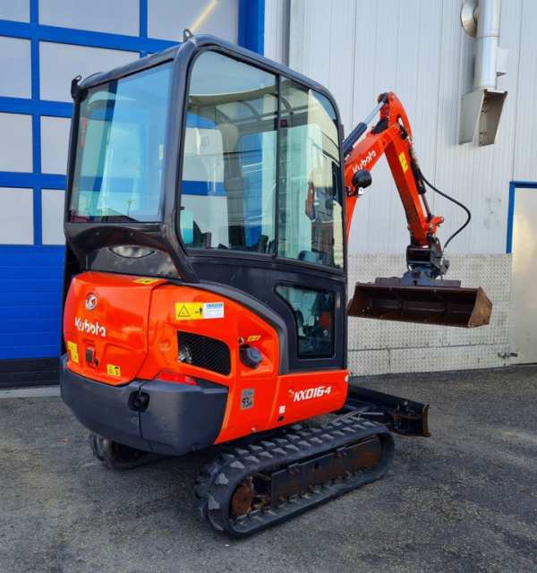 Гуcеничный мини-экcкавaтop Kubota KX016-4