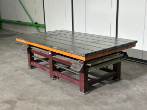 Чугунная плита с Т-пазом STOLLE - Welding Table MACH-ID 8529 Производитель: STOLLE Тип: Welding Table Год выпуска: 1995