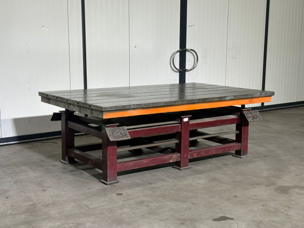 Чугунная плита с Т-пазом STOLLE - Welding Table MACH-ID 8529 Производитель: STOLLE Тип: Welding Table Год выпуска: 1995