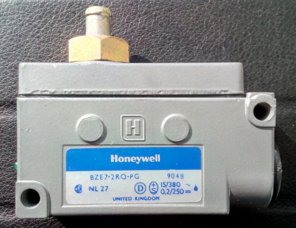 BZE7-2RQ-PG HONEYWELL - Концевой выключатель 15A