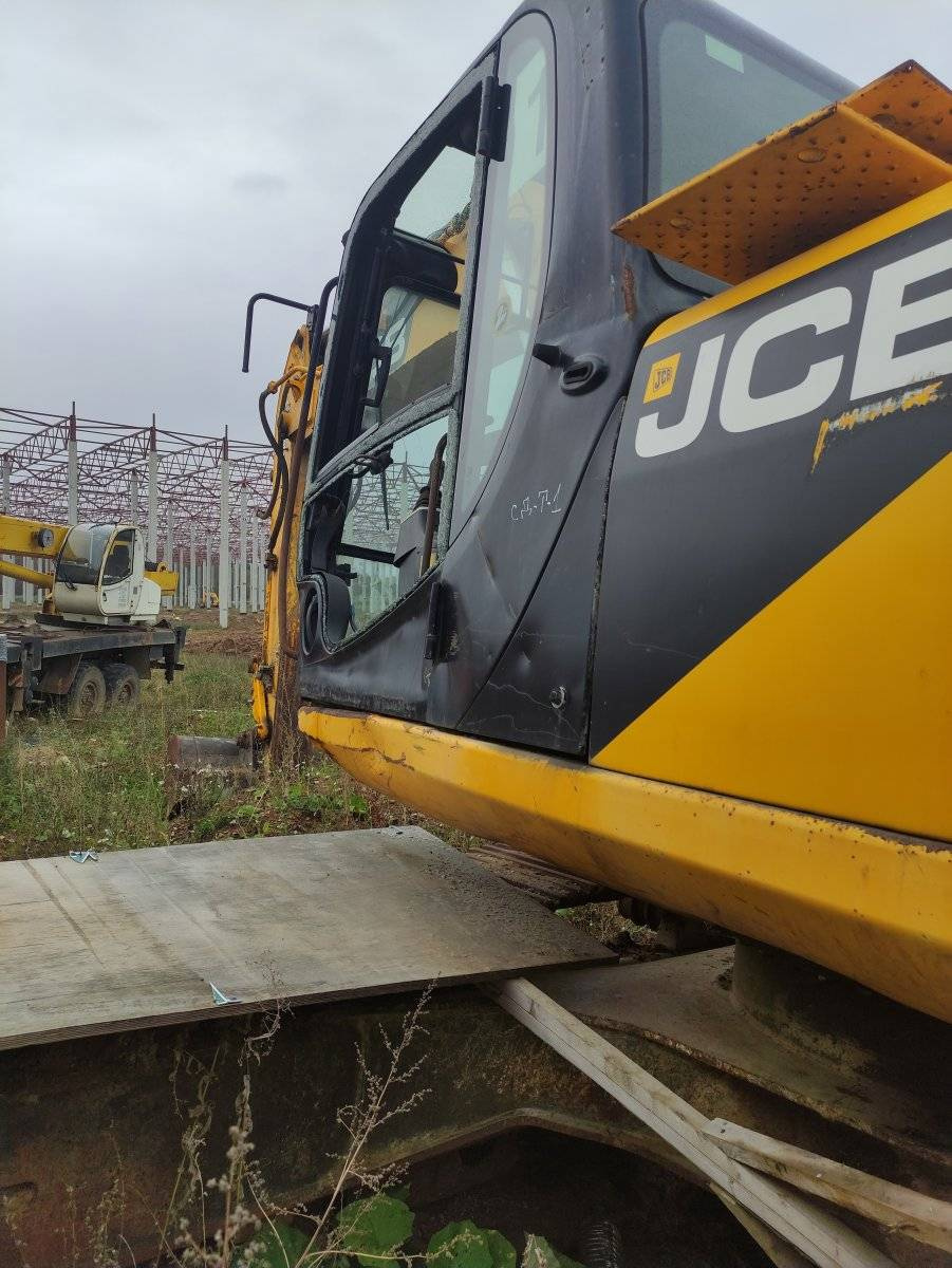 Самоходная техника: Экскаватор JCB JS330LCT2, 2013 г.в., (Зав.№  JCBJS33CC02161427), Гос.№ 9346 ХО 50 купить Б/У в Москве по цене 4 000 000  руб. - Биржа оборудования ProСтанки