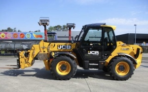 Телескопический погрузчик JCB 540-140