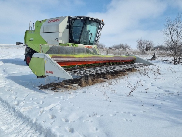 Комбайн Claas Tucano 450 с жаткой