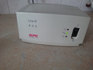 Стабилизатор напряжения APC Line-R