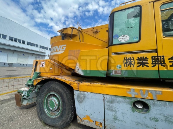 Кран самоходный Komatsu LW250-5, грузоподъемность 25 т, ПСМ ТС 000689 от 25.06.2007, гос. per. знак 77ВВ0139. Год выпуска транспорта: 2000