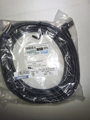 XS2F-M12PVC4A5M Кабель с гнездом M12, 4 провода, угловой, ПВХ, 5м OMRON