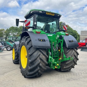 2023 John Deere 7R330 Трактор