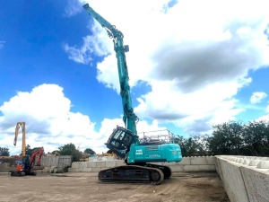 : Высокодемolitionный экскаватор Kobelco SK400DLC-10 26M (2021)